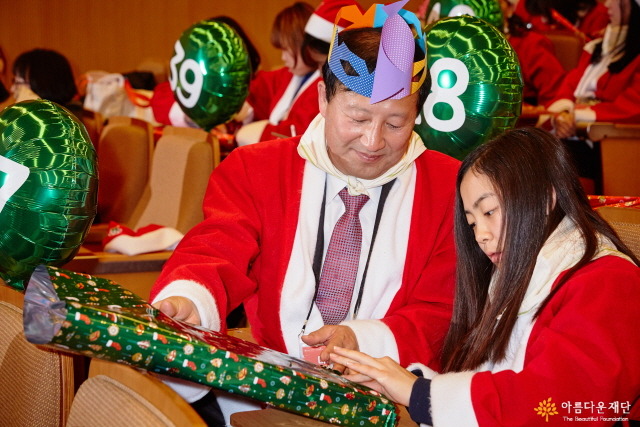 정성스럽게 선물과 편지도 준비했습니다.