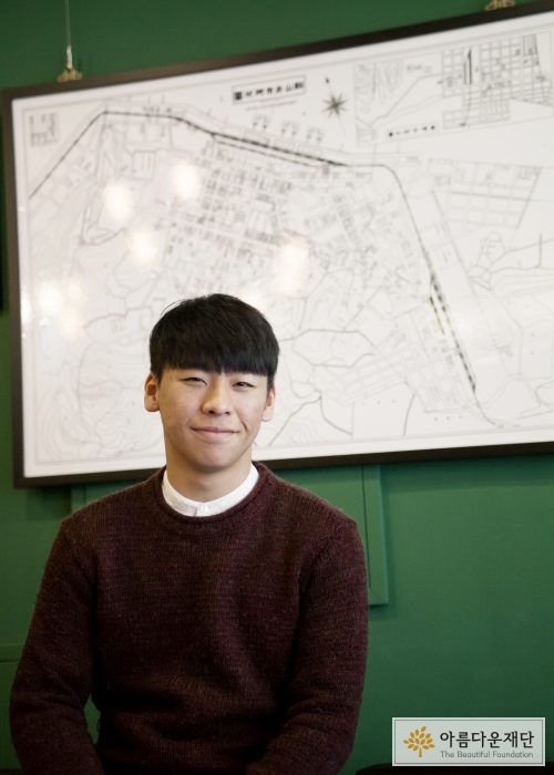 처음 만나는 원도심의 골목에서 준현은 누군가의 추억과 마주했다