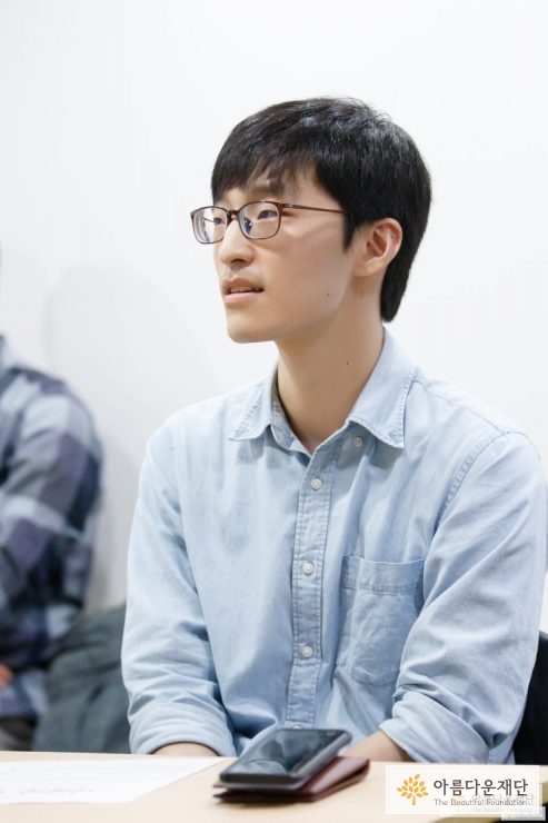 나눔 한마디를 이야기 중인 김준열 기부자