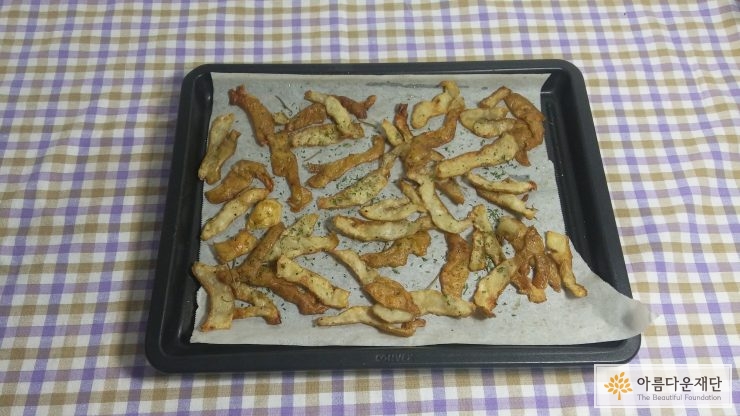 오븐으로 구운 감자껍질구이