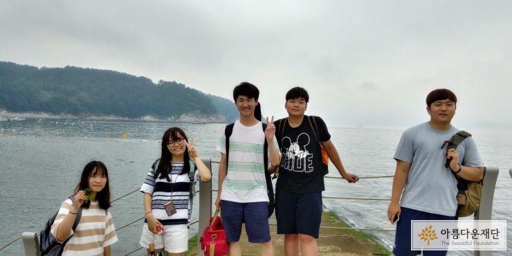 5명 단체 사진