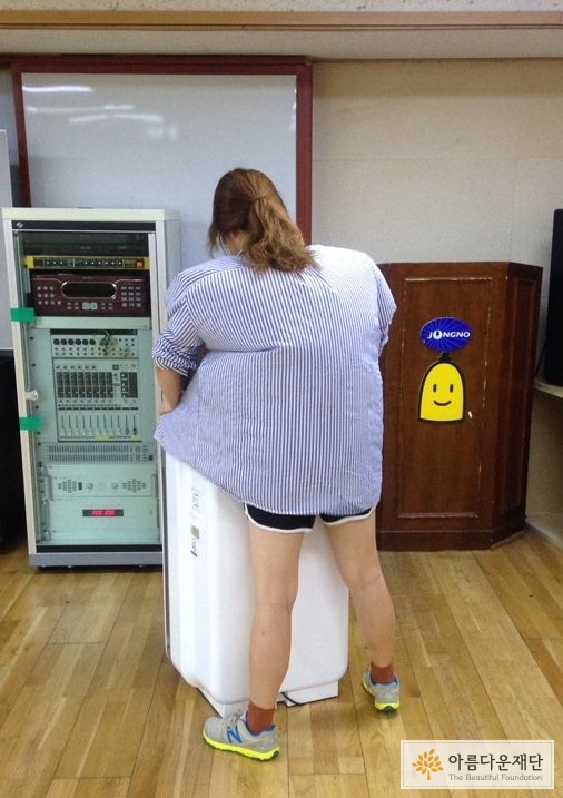 격한 안무 연습으로 땀이 날때는 냉풍기를 껴안아 봅니다.
