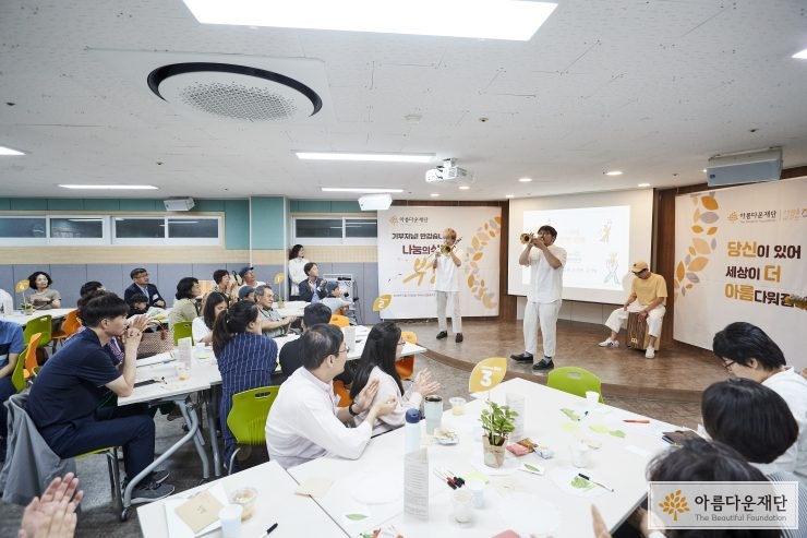 노동예술지원센터 흥이 멋진 음악 선물을 준비해주었다