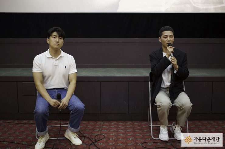 감독과의 대화에 참여한 '에움길' 이승현 감독(오른쪽)
