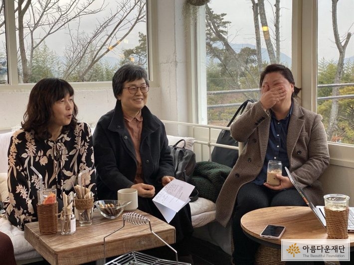 중학교 교사이자 내일상상 파트너인 유혜경 길잡이교사(좌) / 지리산마을교육공동체 조창숙 대표(우)