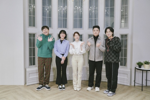 [사진] ‘특별한 체험단’ 출연진 (왼쪽부터) 이진호, ‘열여덟 어른’ 보호종료아동 당사자 안연주 캠페이너, 소녀시대 써니, 박강빈 캠페이너, 이용진
