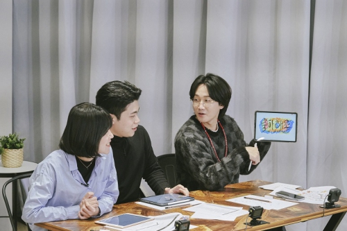 [사진] ‘특별한 체험단’ 촬영 모습 (왼쪽부터) ‘열여덟 어른’ 보호종료아동 당사자 안연주 캠페이너, 박강빈 캠페이너, 이용진