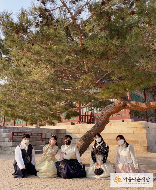 신입간사와 선배간사님들과의 경복궁 방문 인증사진, 신입간사 인사드리옵니다!