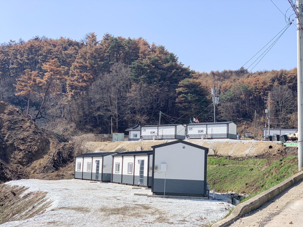 임시주택이 들어선 마을 ⓒ에이팟코리아