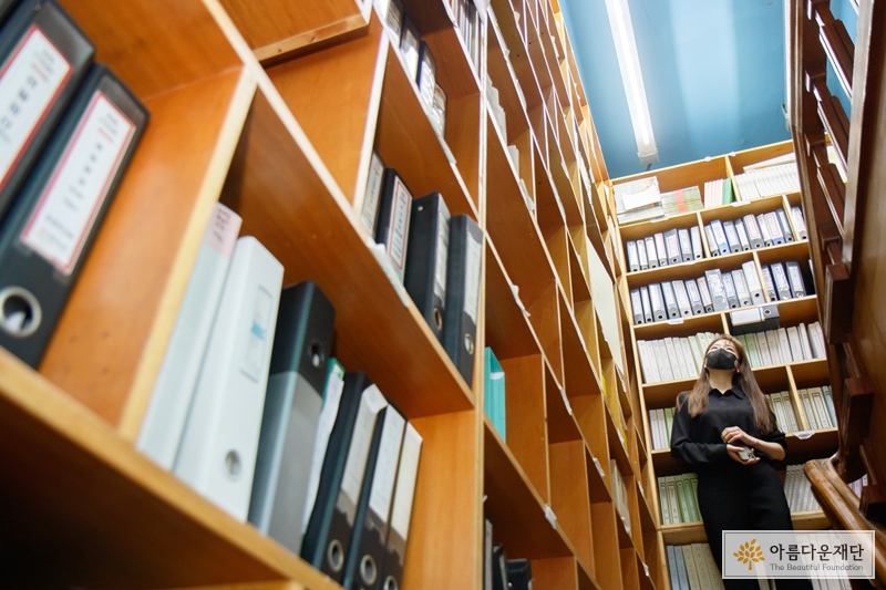 아름다운재단을 둘러보는 김경아 기부자