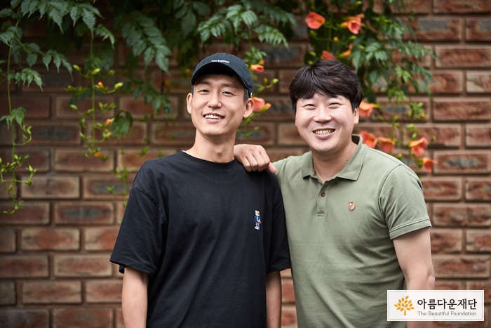에이팟코리아의 성종원 운영기획팀장(왼쪽)과 이동환 이사 겸 긴급구호팀장