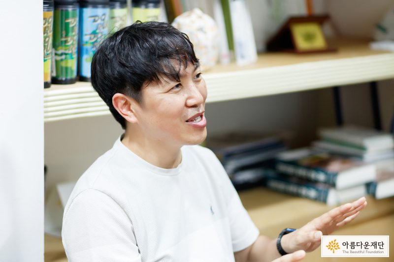기부자인터뷰에 대답하는 정의근 기부자
