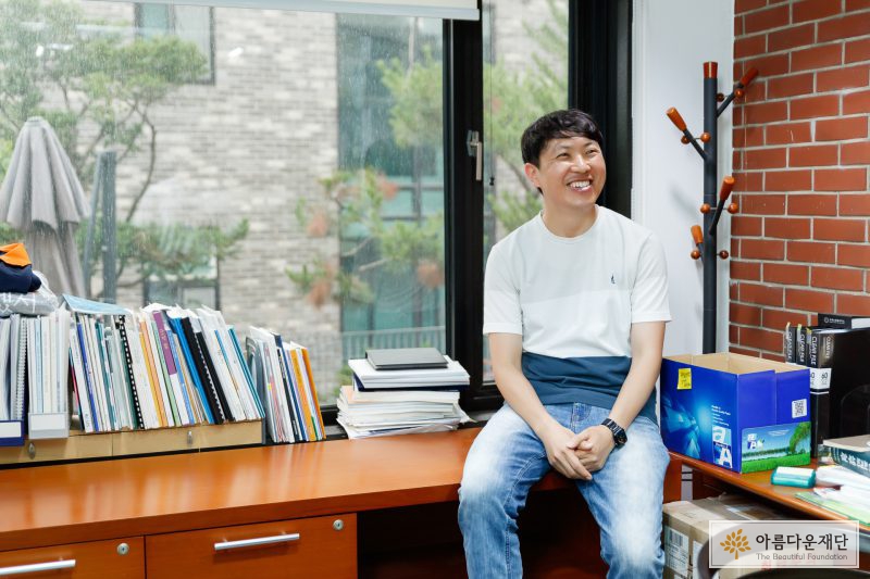 정의근 기부자가 밝게 웃는 모습