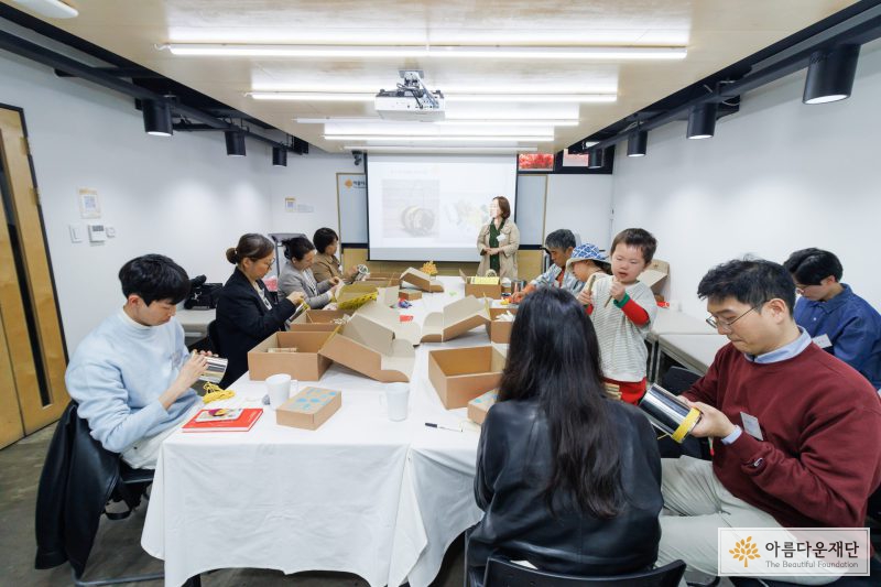 벌 호텔 만들기 워크샵 사진