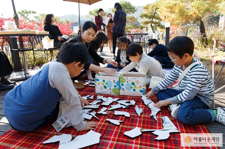 옥상정원에서 '뚝딱뚝딱 맞춤맞춤' 퍼즐 맞춰요