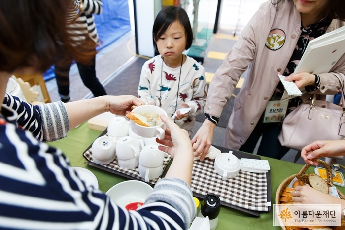 마법의 단추수프 완성! 함께 나눠 먹어요!