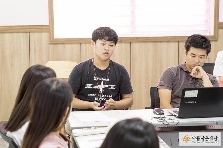 이야기를 나누는 중