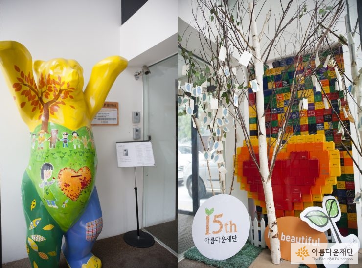 방문객을 환영하는 조형물들