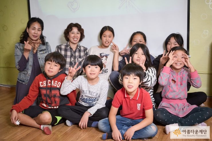 낙동강과 금강의 분수령으로 산과 물 등 자연자원이 풍부하고 풍광이 좋은 경상북도 상주시 화동면 산촌마을에 자리하고 있는 포도화동지역아동센터