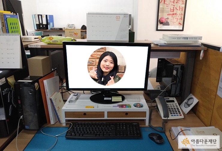고진슬 간사 책상 모습