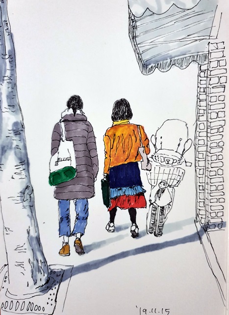 드로잉 멤버 뒷모습을 담았다.