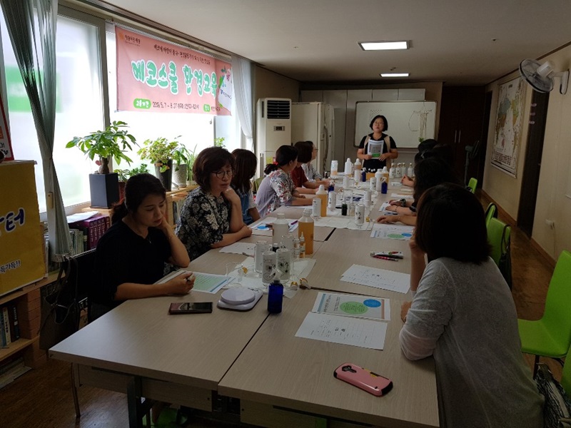 [환경교육 만들기 체험(천연샴푸 만들기) / 사진출처 : 부천YMCA]