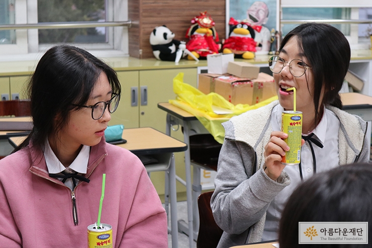 경기이천양정여고 동아리 행동의 회의모습