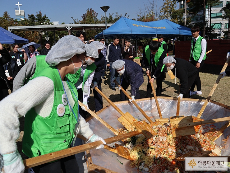 <제1회 꿈담은 마을축제> 대형 비빔밥 퍼포먼스