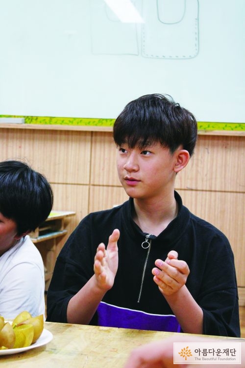 여행 소감을 나누는 아이들