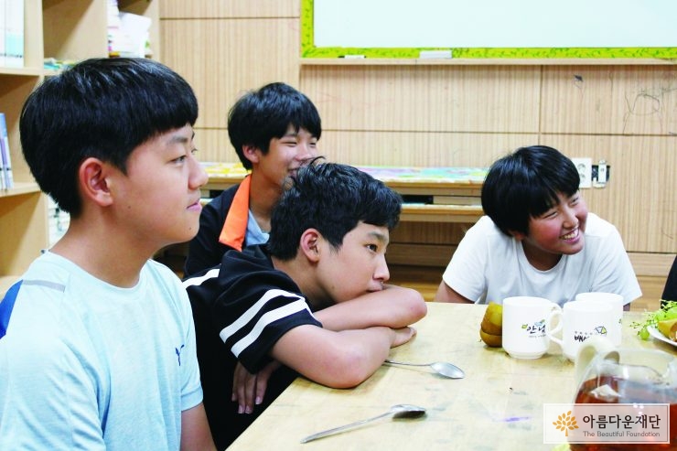 안남 배바우도서관에 모여 여행 이야기를 나눴다