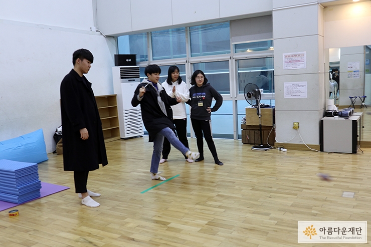 꿀잠자기대회에 참가한 청소년들