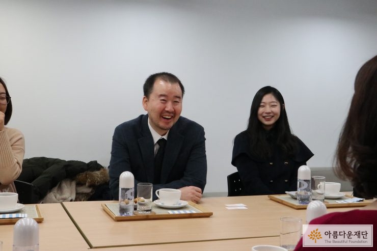 <아시아이주아동새싹기금>을 조성한 '세상에 없는 여행' 김정식 대표
