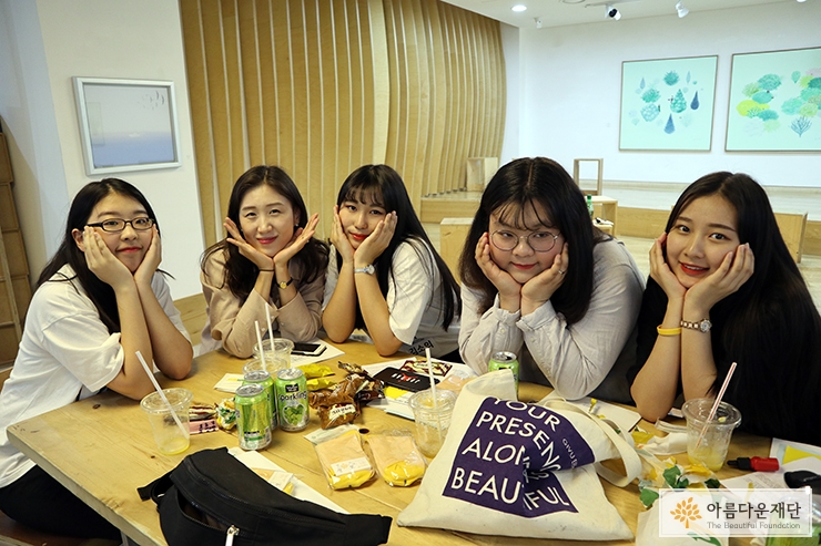 경기도 안산시에 거주하는 고등학생 12명으로 구성된 <인블룸>