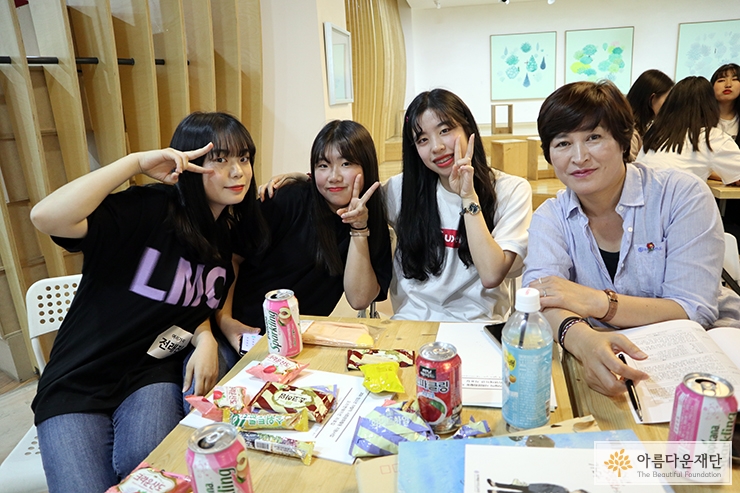 제주아라청소년문화의집에서 만난 중고등학생 11명으로 구성된 모둠 <여러가지>