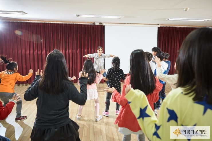 뮤지컬이나 악기를 배운다는 건 경험의 다양성뿐 아니라 스스로를 믿는 계기인 셈이다. 바로 자신감을 획득하는 순간이다.