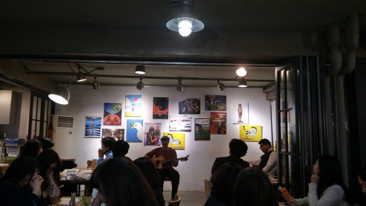 숨 쉬는 지구, 백핵무익 展 열린 전시 ‘작가와의 밤’ . / 일시 : 2017년 4월 21일 (금). / 장소 : 환경운동연합 회화나무카페(출처 : 환경운동연합)