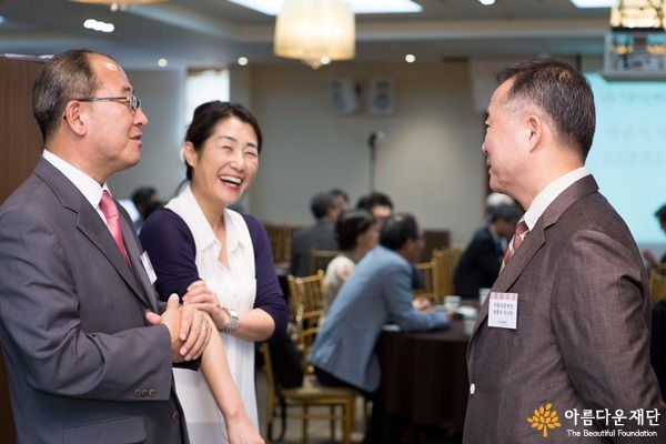 바쁜 손님맞이 중에 잠시 빵~ 웃음꽃이 피었습니다.