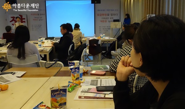 참가자들은 진지진지~ 이날 행사에서는 쥬스와 과자, 과일로 당분을 보충했어요.
