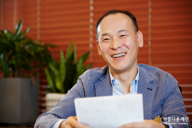 그에게 여행은 다른 사람의 시선으로 재단된 '장백관'이 아닌 진짜 장백관을 만나는 시간